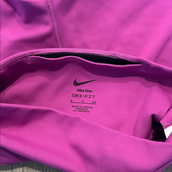 Nike Womens Dri Fit High Rise Biker Shorts Size Small New With Tags - Picture 3 of 4